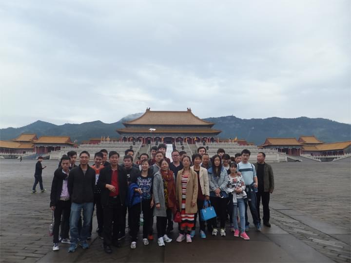 2015-11月，韋柏公司組織橫店旅游
